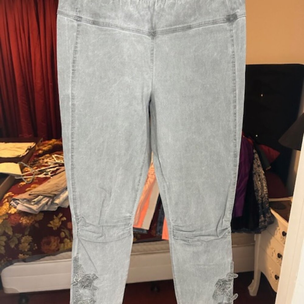 Pants - Picture 3 of 10